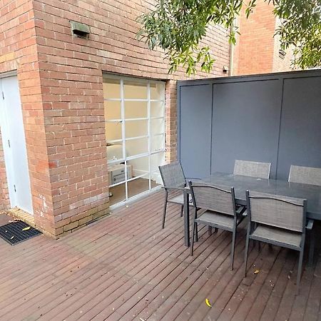 East Melbourne Unit With Courtyard Lägenhet Exteriör bild