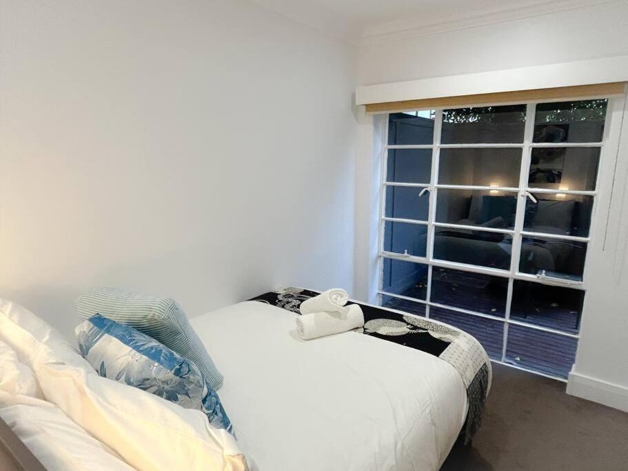 East Melbourne Unit With Courtyard Lägenhet Exteriör bild
